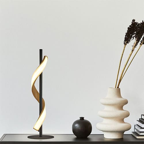 Lampe à poser LED MATWOOD en métal noir mat et effet bois