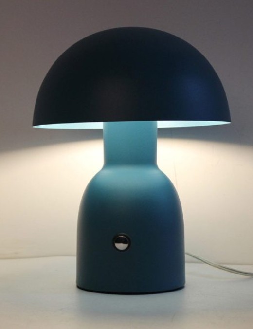 lampe à poser dome en métal