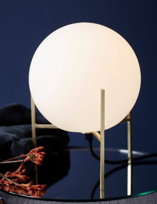 lampe de table alton en métal effet laiton et verre blanc